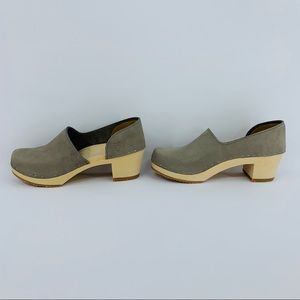 Sandgrens Brett Clog Stone Suede and Wood Heel